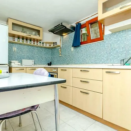 Dory Apartment